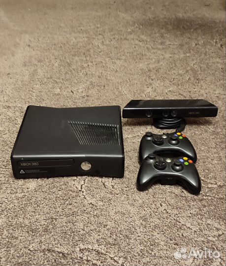 Xbox 360 slim + kinect + 2 геймпада