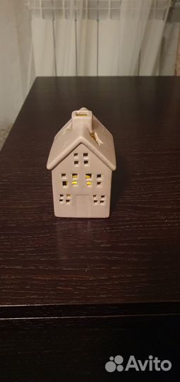 Елочные игрушки стеклянные, елки, бусы