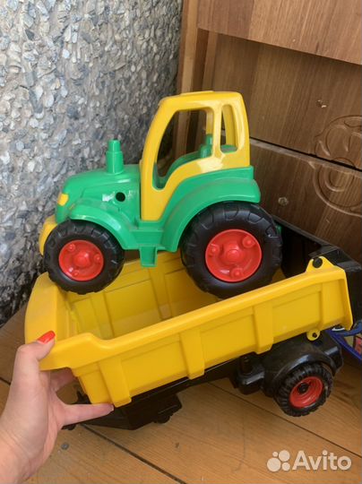 Игрушки машинка трактор тележка