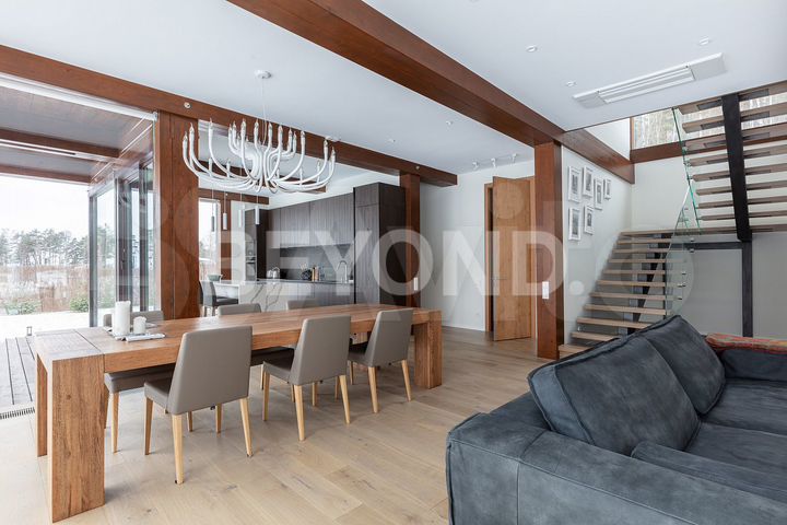 Дом 382 м² на участке 27,8 сот.