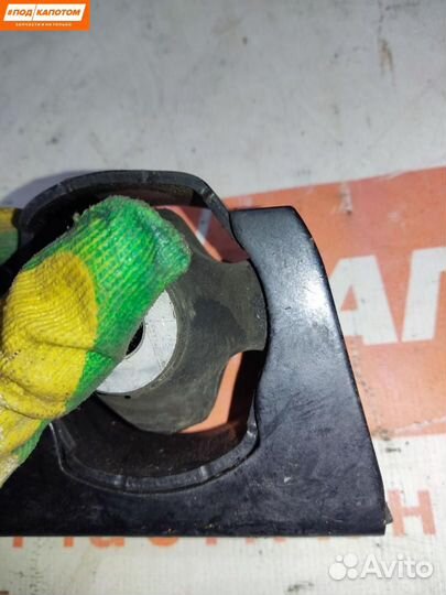 Подушка крепления двигателя передняя Toyota