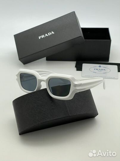 Солнцезащитные очки prada