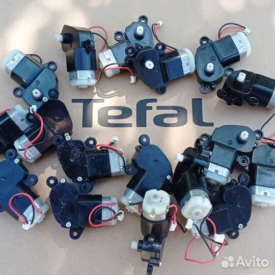 Мотор левой (L) щётки для работа пылесоса Tefal