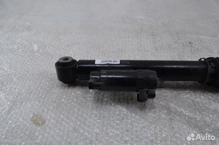 Б/У Стойка амортизации задняя правая Mercedes W167