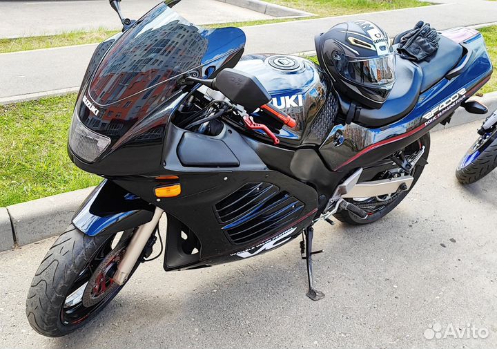 Suzuki RF 400 RV Красноголовый