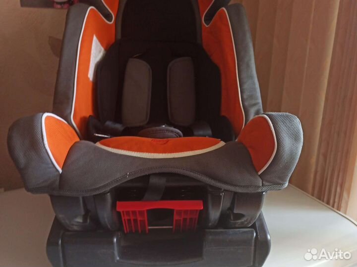 Детское кресло в машину