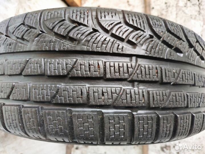 Pirelli Winter Sottozero 210 205/45 R17 88H
