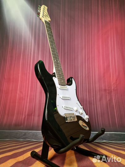 Прокат чёрной электрогитары Стратокастер