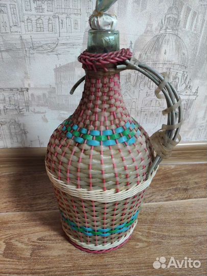 Графин в корзине
