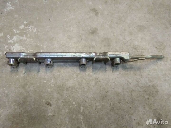 Рампа топливная Ниссан Альмера N16