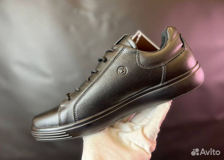 Кроссовки Ecco современные