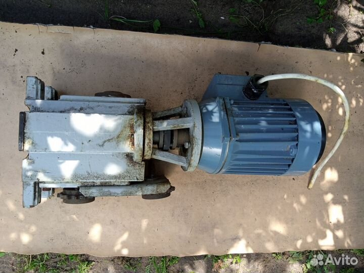 Редуктор с электродвигателем