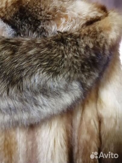 Шуба енотовая с капюшоном