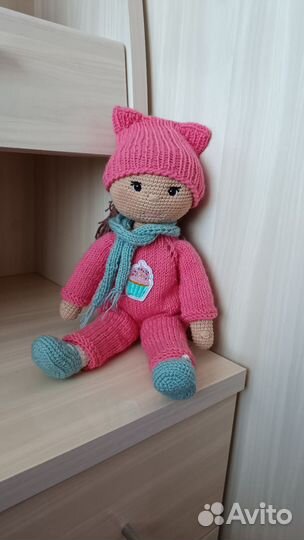 Вязаная кукла ручной работы