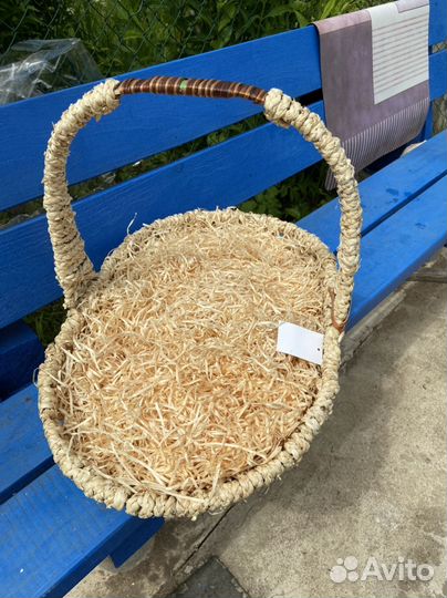 Большая корзина с высокой ручкой из бамбука