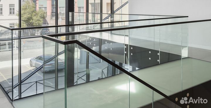 Стеклянные ограждения дома