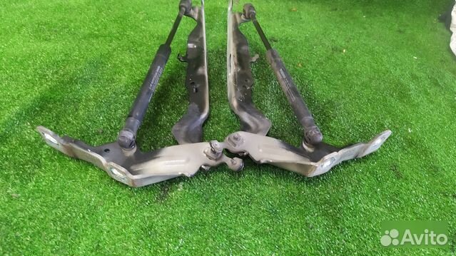 Петля капота Volvo V70 B5254T6