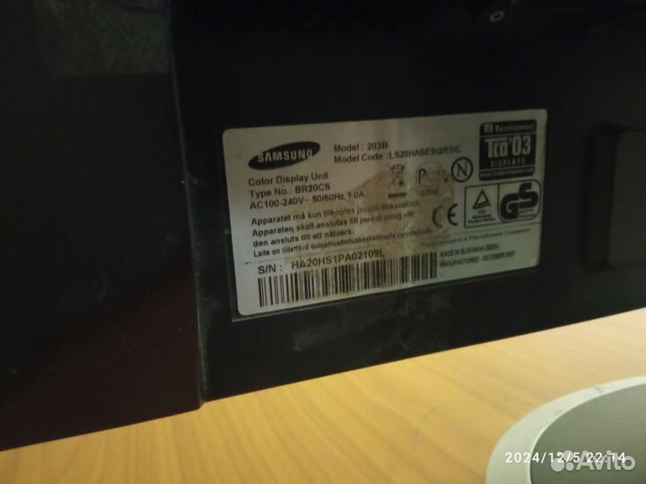 Монитор и клавиатура