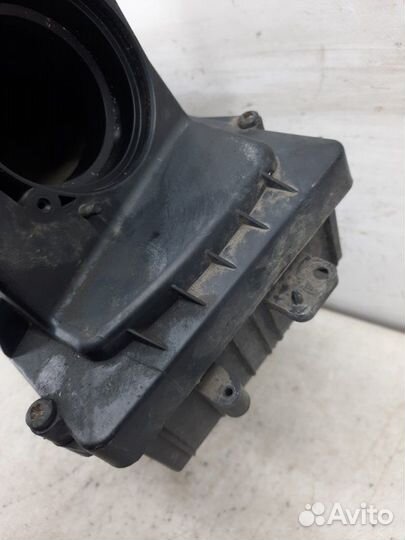 Корпус воздушного фильтра Citroen C5 универсал 2.0