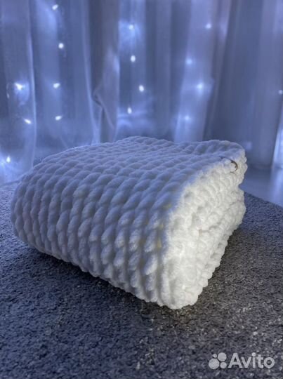 Белый плед из alize puffy