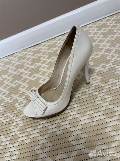 Туфли белые 38-39 размер