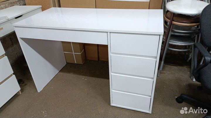 Стол компьютерный