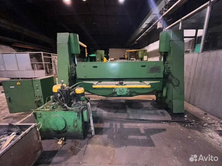 Листогиб с поворотной балкой ив2144