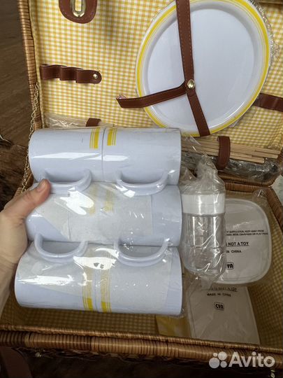 Корзина для пикника с посудой