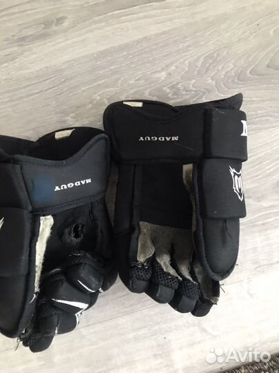 Хоккейный шлем