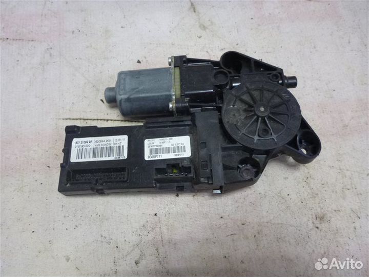 Мотор стеклоподъемника передний левый Renault