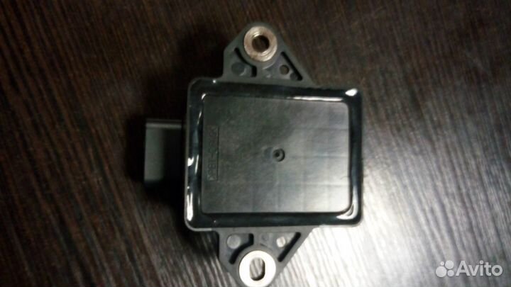 Датчик курсовой устойчивости на Subaru tribeka B9