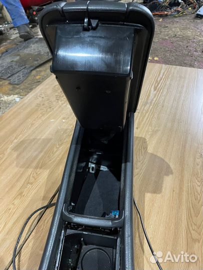 Мерседес w203 купе центральная консоль подлокотник