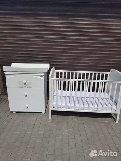 Продаю кроватку и комод