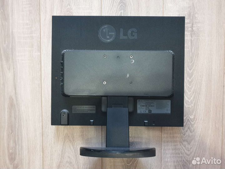 Монитор LG 19