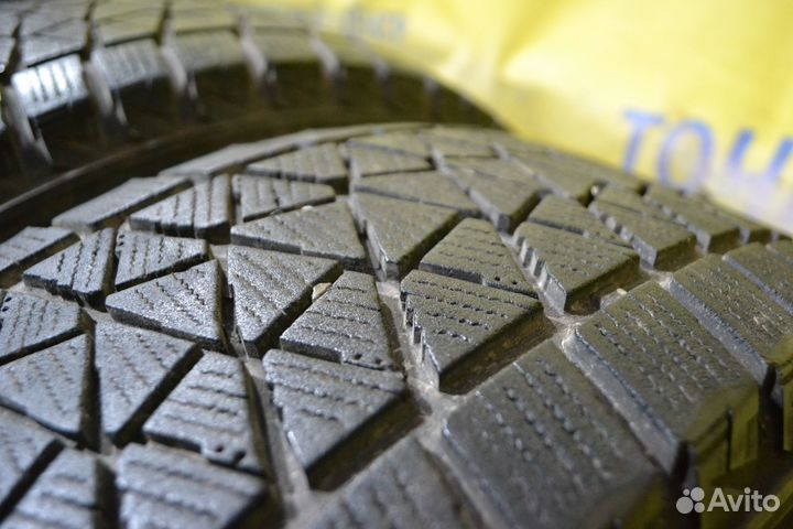 Bridgestone Blizzak DM-V2 225/65 R17