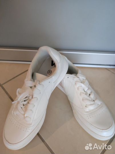 Кроссовки новые