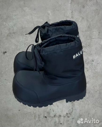 Balenciaga alaska на руках