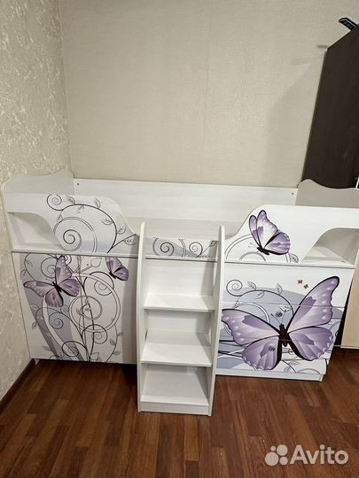 Детская кровать чердак со столом и шкафом