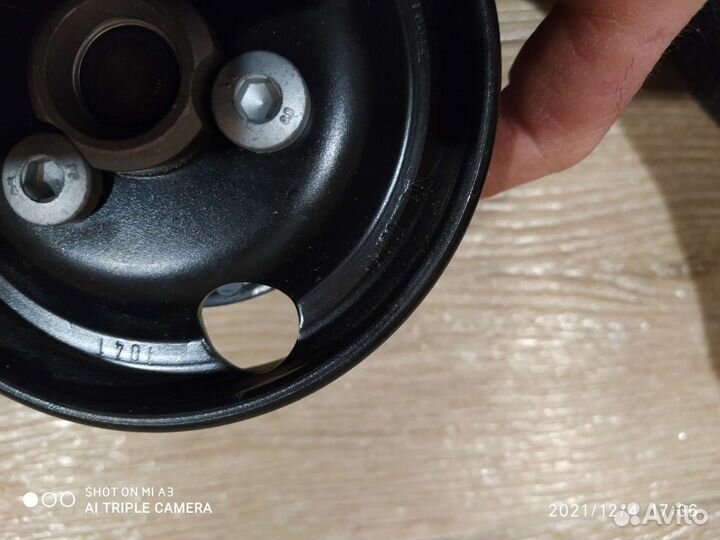 Водяная помпа со шкивом