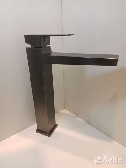 Высокий графитовый матовый смеситель для раковины