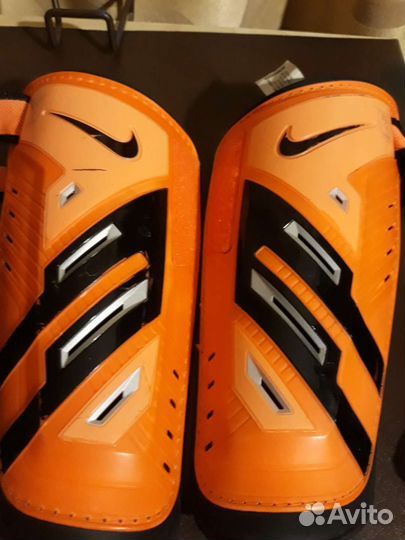 Футбольные щитки