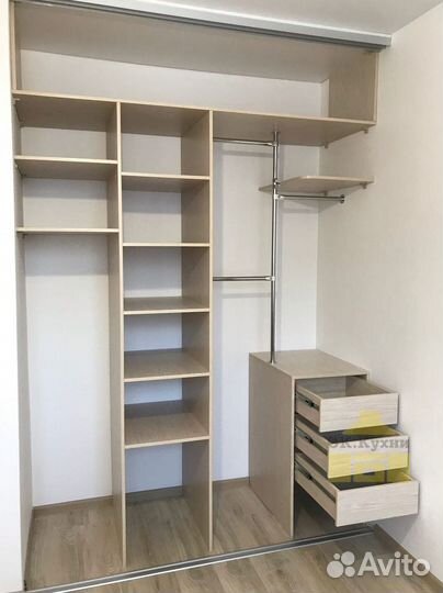 Шкаф с зеркалом