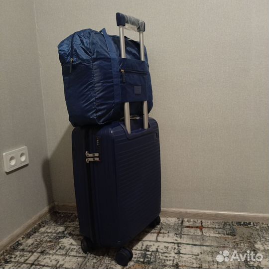 Чемодан на колесах +ручная сумка