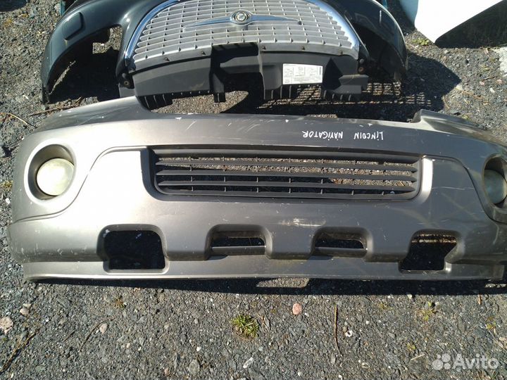 Бампер передний Lincoln Navigator 2005 год