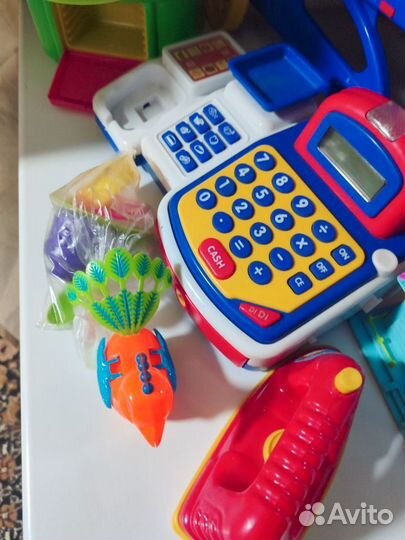 Много разных детских игрушек