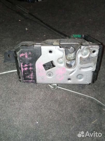 Opel Astra H передний левый дверной замок
