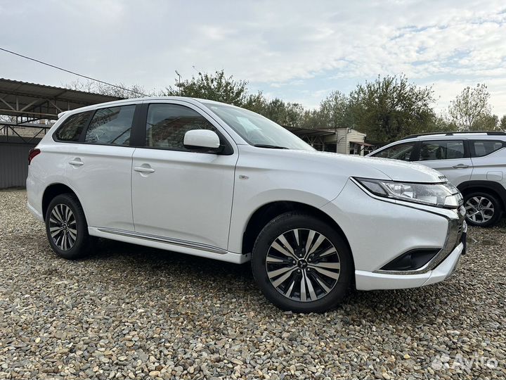 Mitsubishi Outlander 2.0 CVT, 2022, 35 км