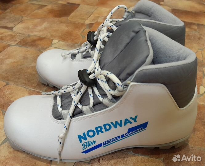 Ботинки лыжные р.37,5