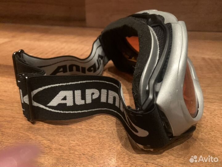 Горнолыжный шлем и очки Alpina