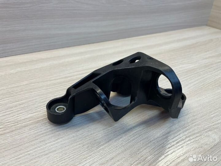 Кронштейн троса кпп Volkswagen Polo